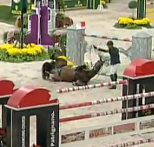 Il cavallo fuoriclasse morto in diretta La Lav: «Fermiamo le corse all’inferno»