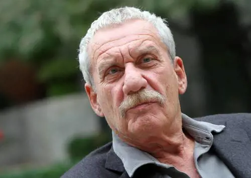 Lartista raccoglie successi e un inedito E confessa: «Vorrei scrivere un balletto»