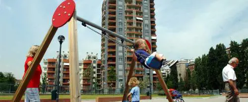 Traffico e pochi parchi: Milano non è per bimbi