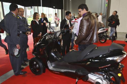 Scooter clonato esposto dai cinesi