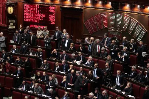 Urla, rancori, offese: altro che larghe intese alla Camera