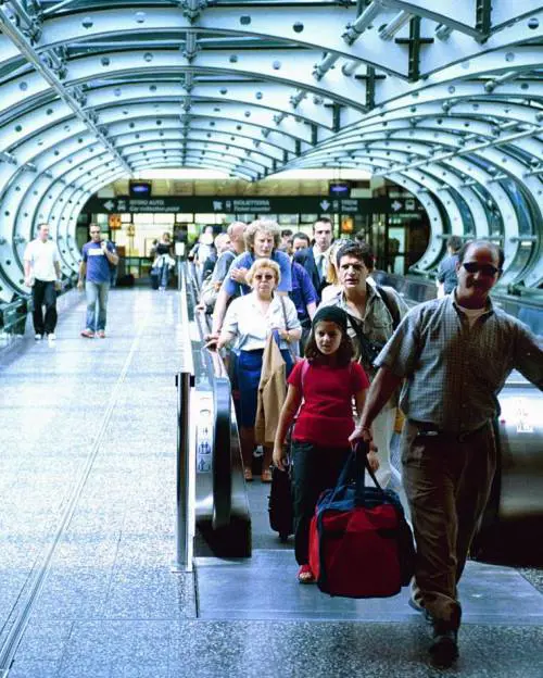 Livingston torna in pista: 300 assunzioni