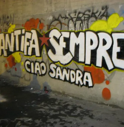 "Passeggiata antifascista". Ultima scusa dei compagni per imbrattare il quartiere