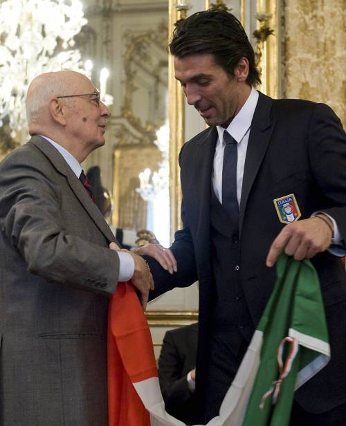 Buffon si improvvisa "politico": "Serve classe politica coesa"