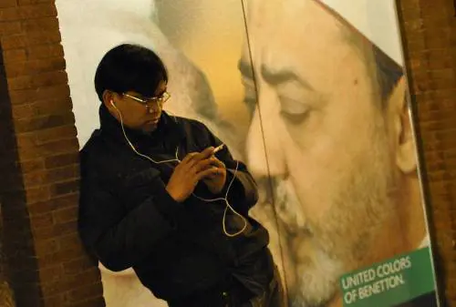 Il Papa porta i baci Benetton in tribunale