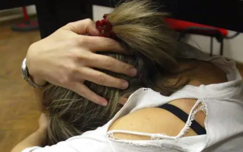 Dopo 16 anni di abusi  la figlia incastra il padre registrando le violenze