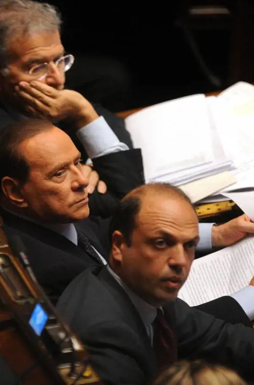 Tutti schierati con Alfano: «Non ruba la scena a Silvio»