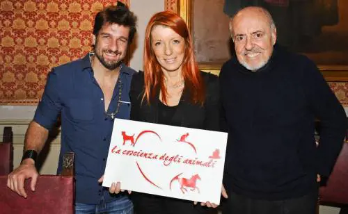 «Non vestirti di cadaveri», l’ultima guerra contro le pellicce