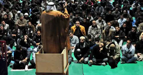 Moschea-tendone da mille euro al giorno