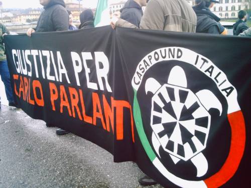 Manifestazione CasaPound Scontri prima dell'inizio: due agenti feriti a Napoli