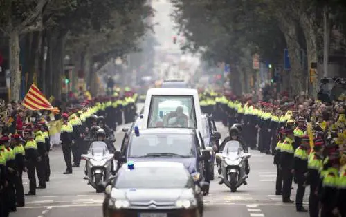 In papamobile senza cintura Un tedesco denuncia il Papa