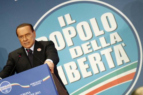 Berlusconi torna in campo inizia la campagna elettorale: "Lavorerò dietro le quinte"