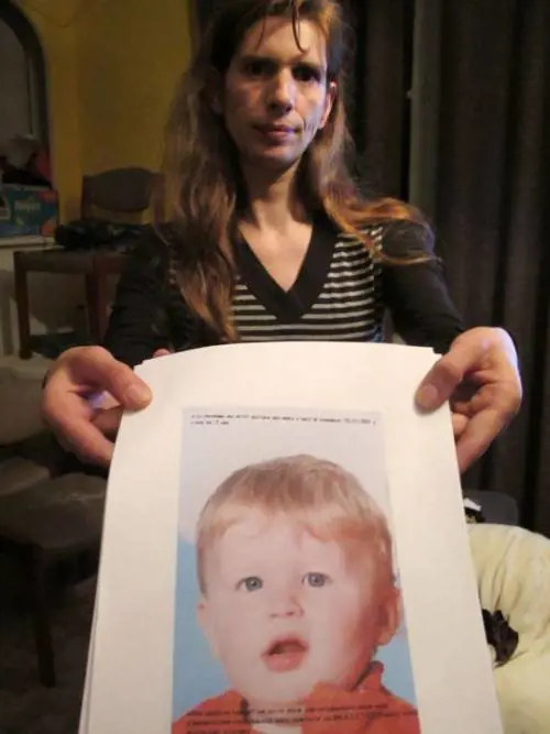 Vuole punire il figlio e lo infila nella lavatrice Morto un bimbo di 3 anni