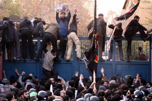 Iran, studenti assaltano l'ambasciata britannica