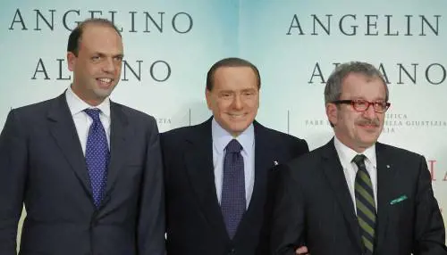 Berlusconi ribadisce: "No alla patrimoniale" Poi corteggia la Lega