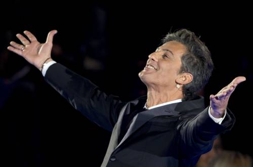 Ecco l'Italia dell'orgoglio "Sarkozy, stai sciallo..."  E il Paese sta con Fiorello