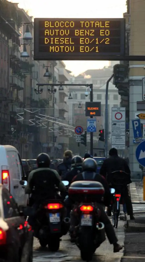 Atm: «Biglietti per fasce orarie e controlli in uscita dal metrò»