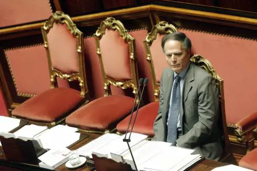 Moavero: "Sono antifascista" Via la scrivania di Mussolini Il ministro: motivi di spazio