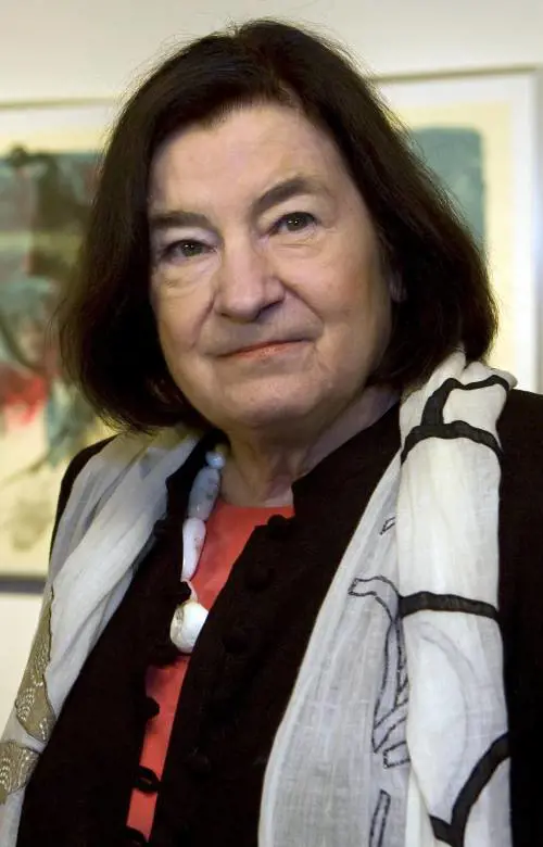 Una scrittrice aggrappata al Muro