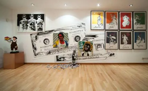 Negli spazi di Area B Live Fast Get Rich