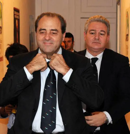 Di Pietro scarica il Terzo Polo e «sposa» le due donne del Pd