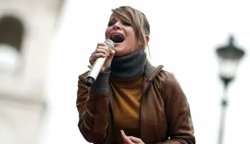 La Amoroso fa «5 passi in più» alla faccia dei critici