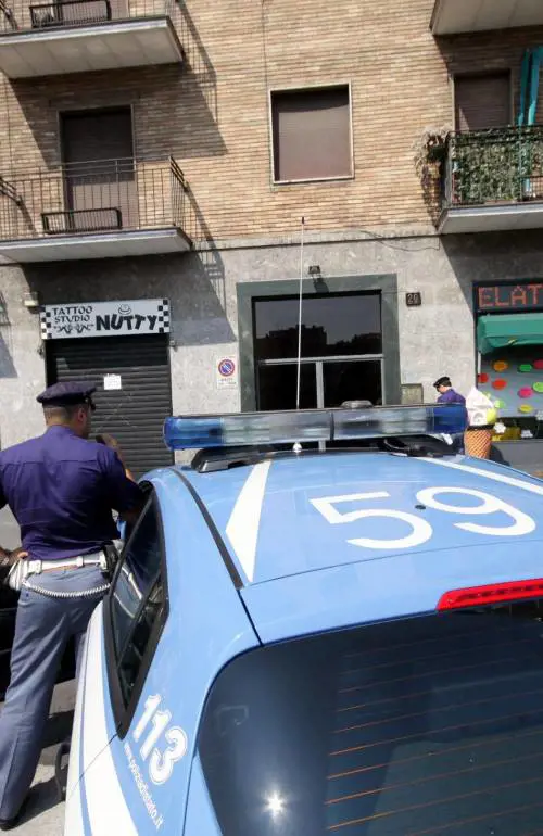 Botte e colpi di pistola per rapinare lincasso