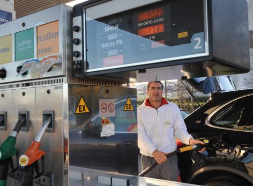 Berlusconi non ci sta:  troppe tasse sulla casa Stangata sulla benzina
