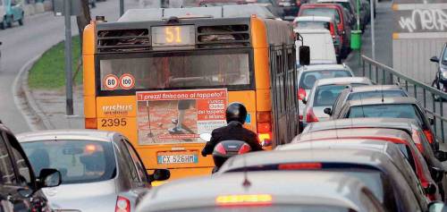 Traffico, Clini: "Blocchi auto inutili". Il Codacons: "Dimissioni"