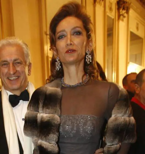 I vip non rinunciano alleleganza Vestiti, gioielli e vezzi di classe