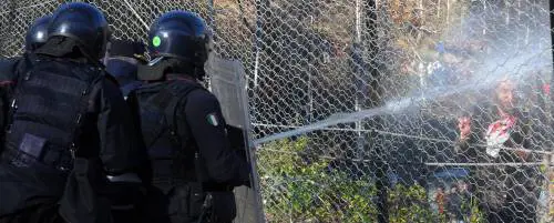 Torna la violenza no Tav  I commercianti in rivolta:  "Così ci stanno rovinando"