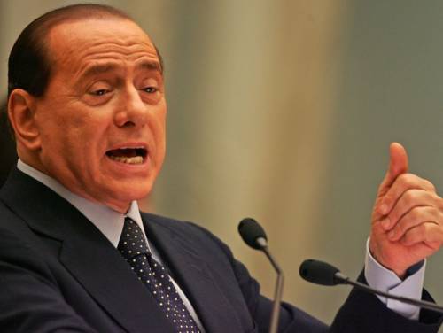 Berlusconi torna in aula per le foto a villa Certosa "Violata la mia privacy"