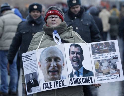 Russia, Medvedev apre: "Avvierò una inchiesta sui brogli alle elezioni"
