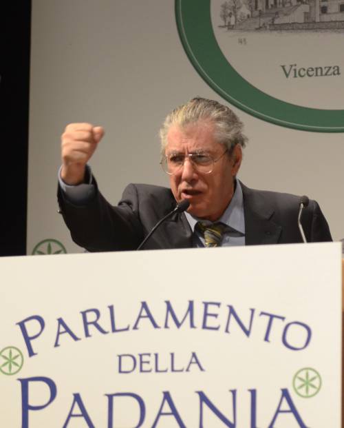 Il Senatùr all'attacco: "Agganciare la Padania alla moneta tedesca"