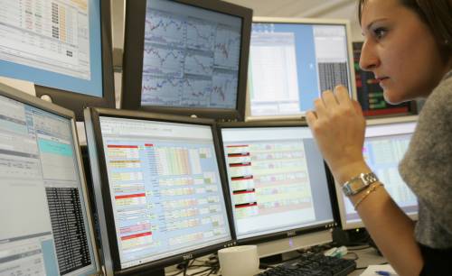 Borse europee in calo Milano torna negativa Spread sotto 500 punti