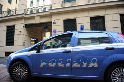 Roma, rapina all'Unicredit Travestiti da poliziotti irrompono nella filiale