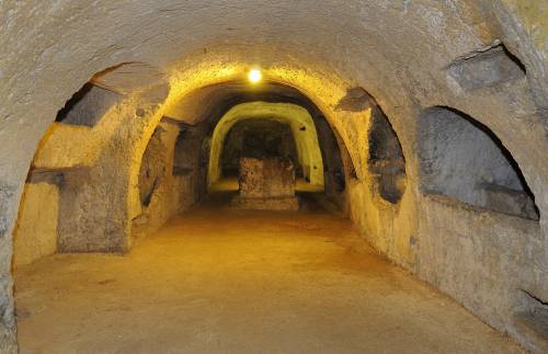 Gli autori cattolici? Si nascondono nelle catacombe