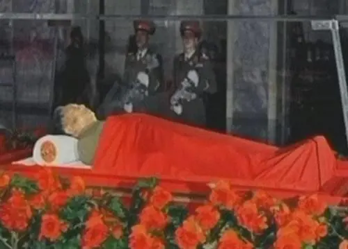 Castro piange il tiranno che affamava milioni di bambini