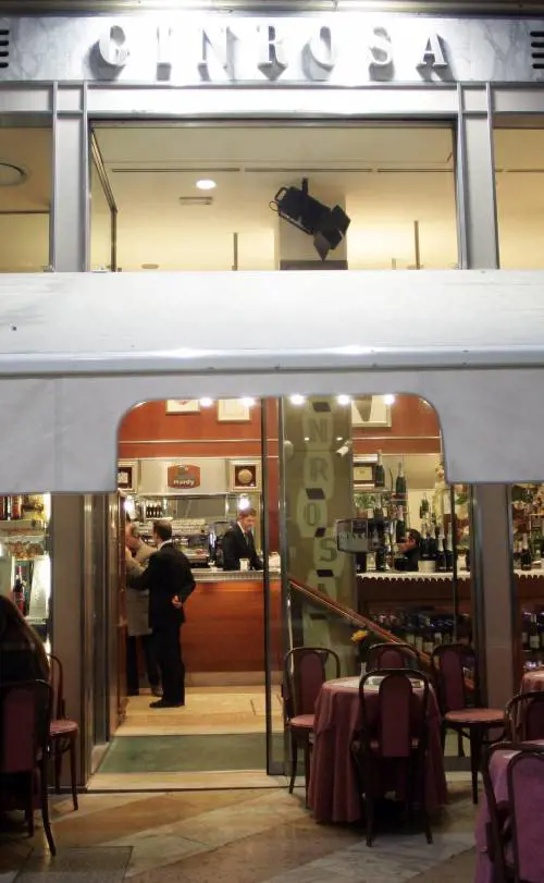 Addio Milano da bere Il bar «Ginrosa»  è a rischio chiusura
