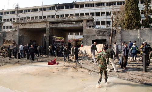 Tragedia in Siria, kamikaze  contro sedi dell'intelligence La tv: "È opera di Al Qaeda"
