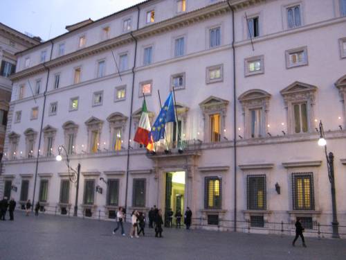 Sì al decreto milleproroghe Ma il governo assicura: "Stretti i cordoni della borsa"