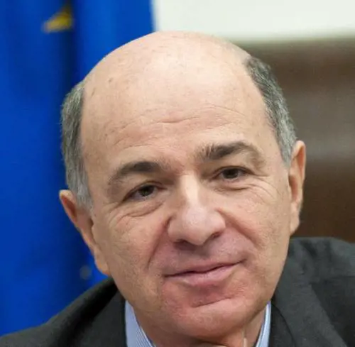 Linterventismo di Passera frena la grandeur parigina