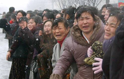 Nordcoreani in lacrime per il «tiranno»