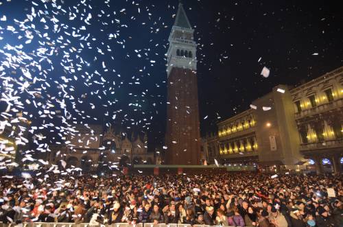 Bilancio botti di Capodanno A Roma e a Napoli 2 morti 561 feriti, tra cui 76 bimbi