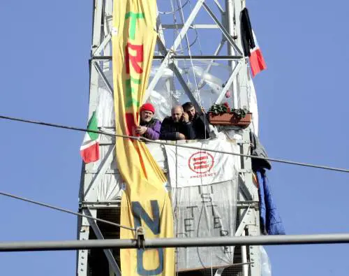 La Cgil non firma gli accordi  se ci sono operai da salvare