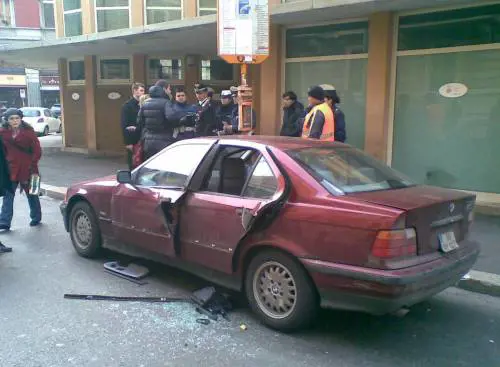Auto sospetta fatta saltare dagli artificieri