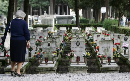 Scambio di salme a Genova E al funerale i parenti piangono il defunto sbagliato