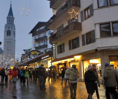 A Cortina d'Ampezzo  un raduno di furbetti Poveri con la Mercedes