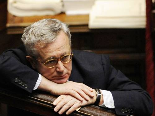 L’autoanalisi di Giulio non fa impazzire il Pdl:  "Tremonti? È confuso"
