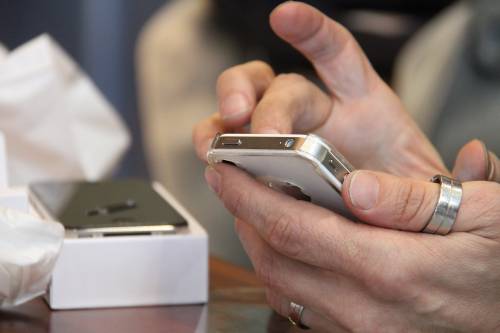 Guerra Apple-Samsung Sì del giudice di Milano: ha vinto l'iPhone 4s